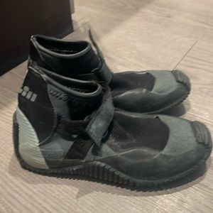 Boys Gill neoprene water boots size 4 US